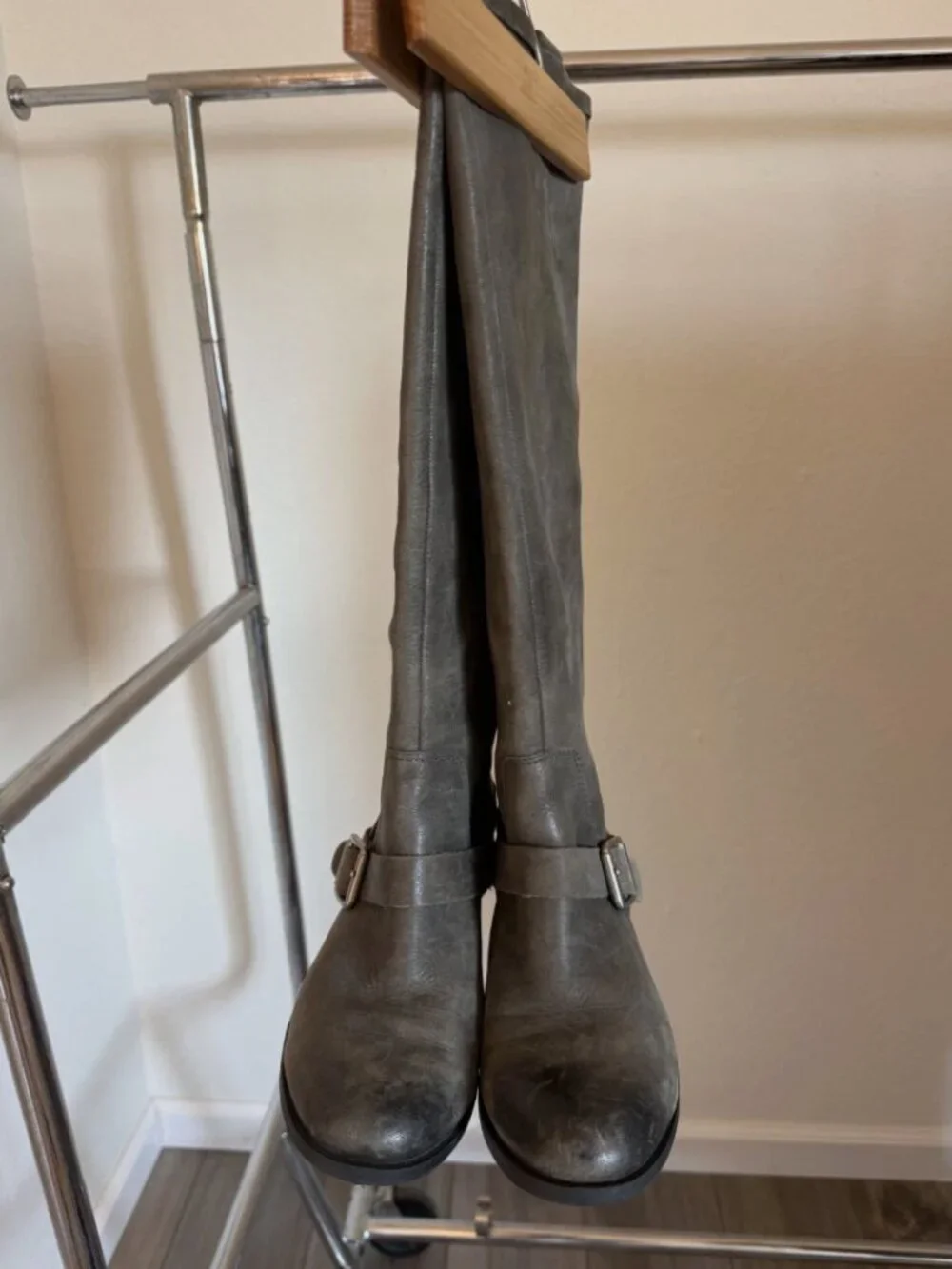 lucky brand womens riding boots size 8 gray with feather embroidery